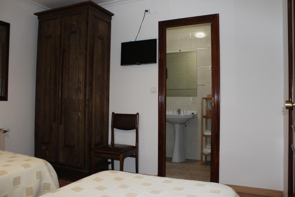 Hostal Monte Rio Hotel Trescares Bilik gambar