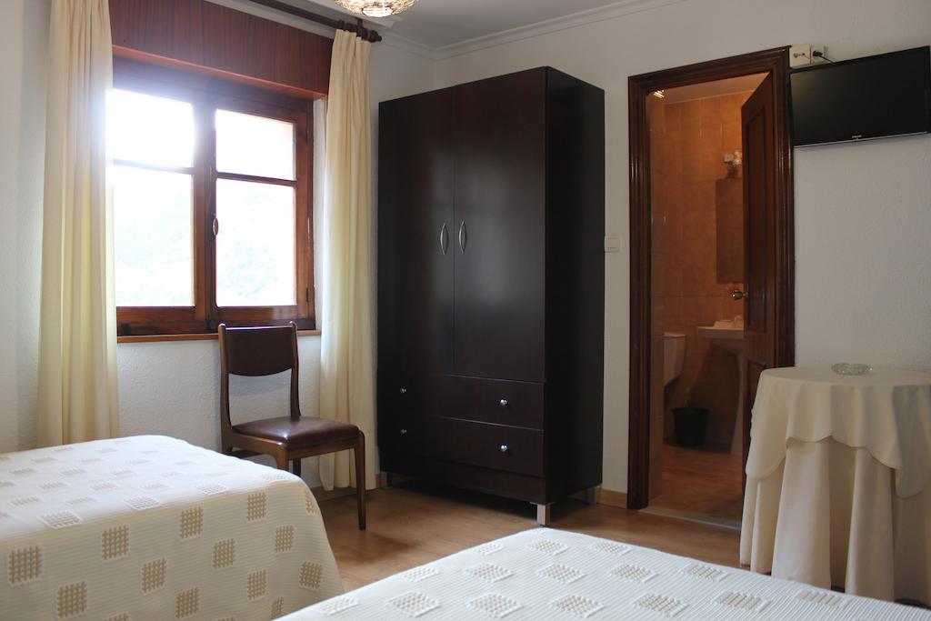 Hostal Monte Rio Hotel Trescares Bilik gambar