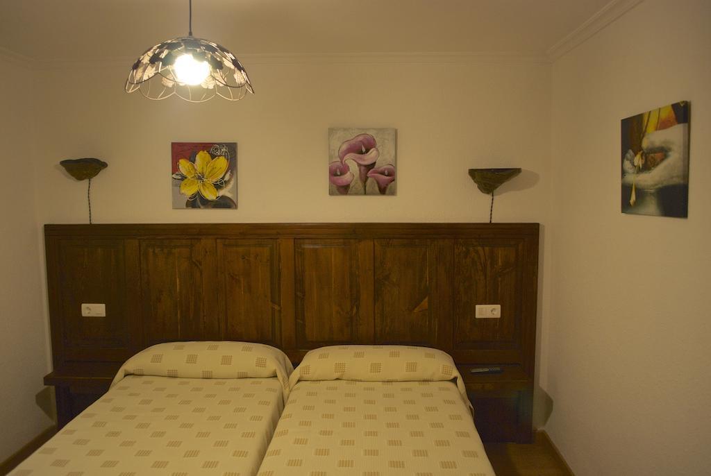 Hostal Monte Rio Hotel Trescares Bilik gambar