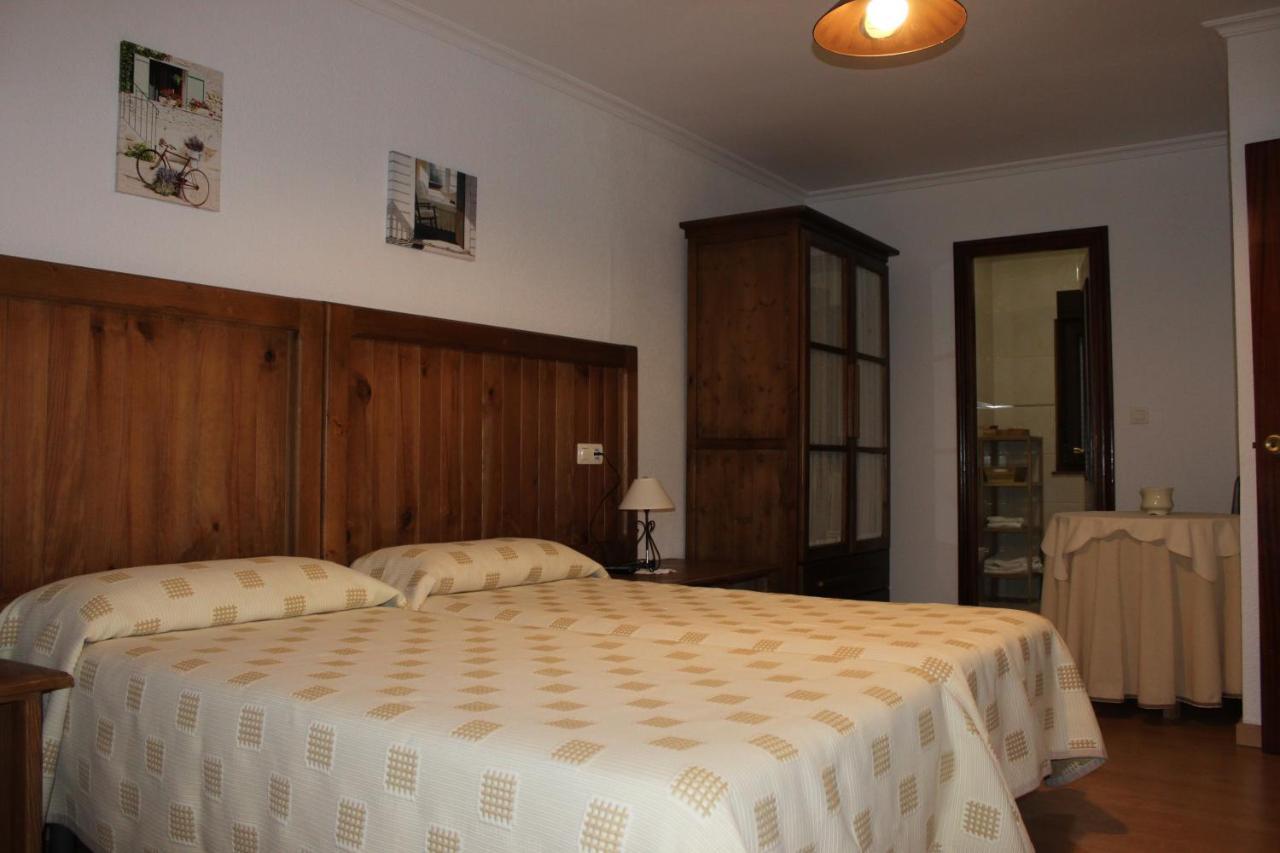 Hostal Monte Rio Hotel Trescares Luaran gambar